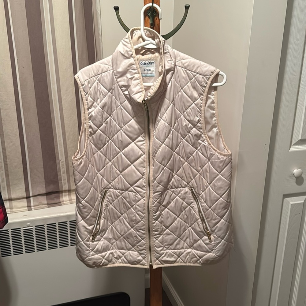 Old navy lightweight quilted vest.